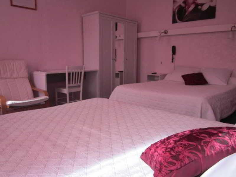 Hotel Confort 09 Ou Hc-09 Tarascon-sur-Ariege Exterior photo
